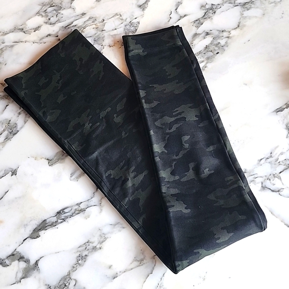 SPANX Seamless Leggings Green Camo Women's size XL - Picture 2 of 10